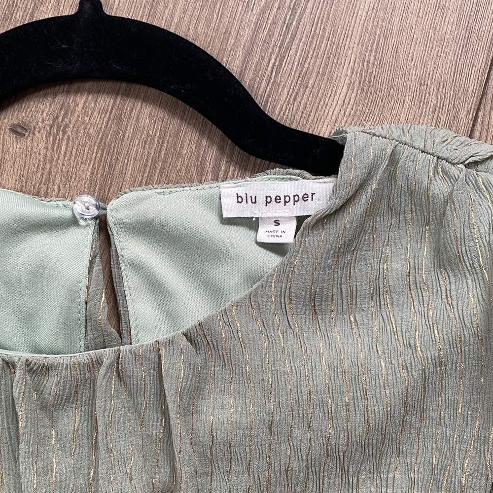 Blu Pepper Sage Green Crop Blouse with Balloon Sleeves - Picture 2 of 5